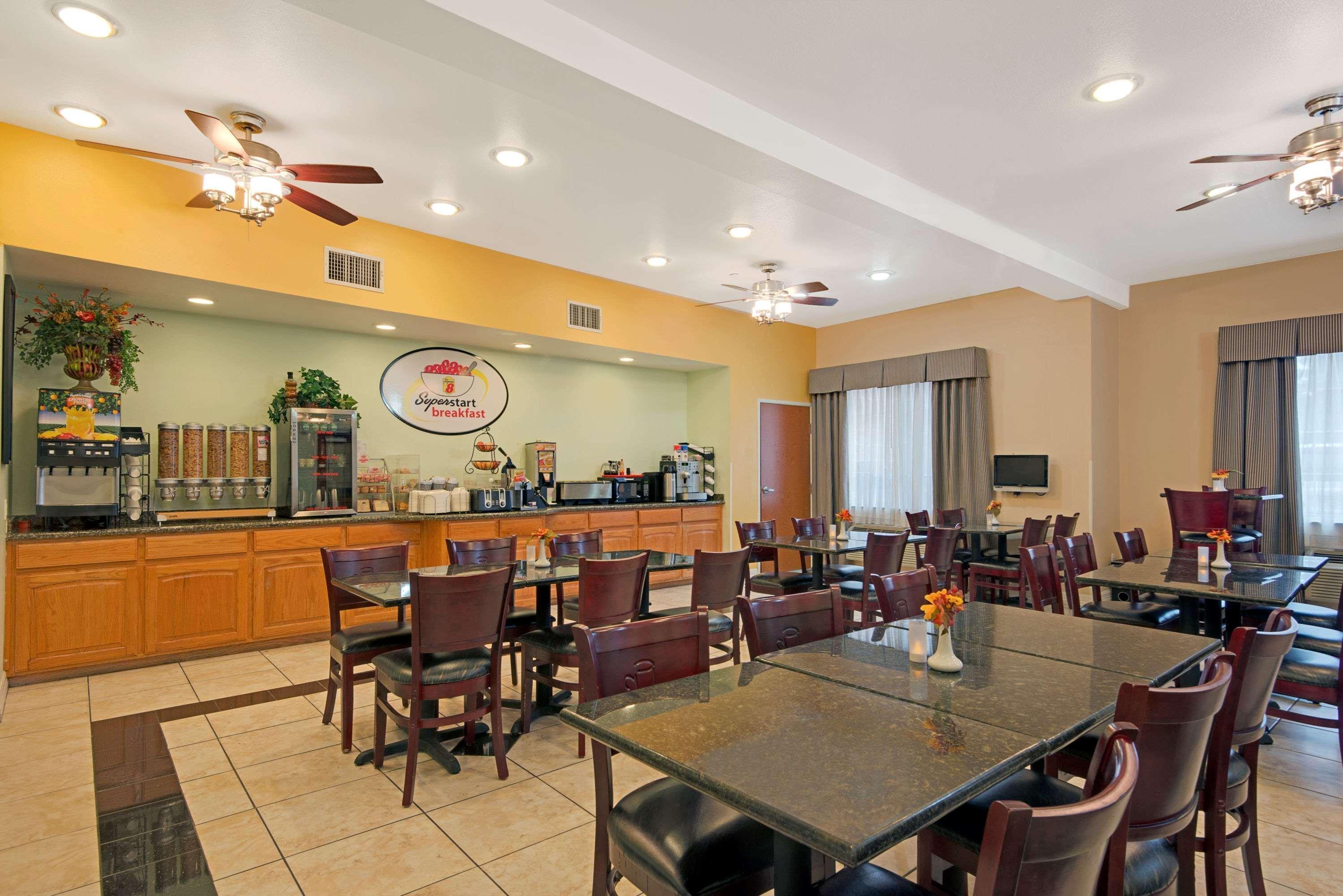 Super 8 By Wyndham Austin/Airport North Hotel Exterior photo
