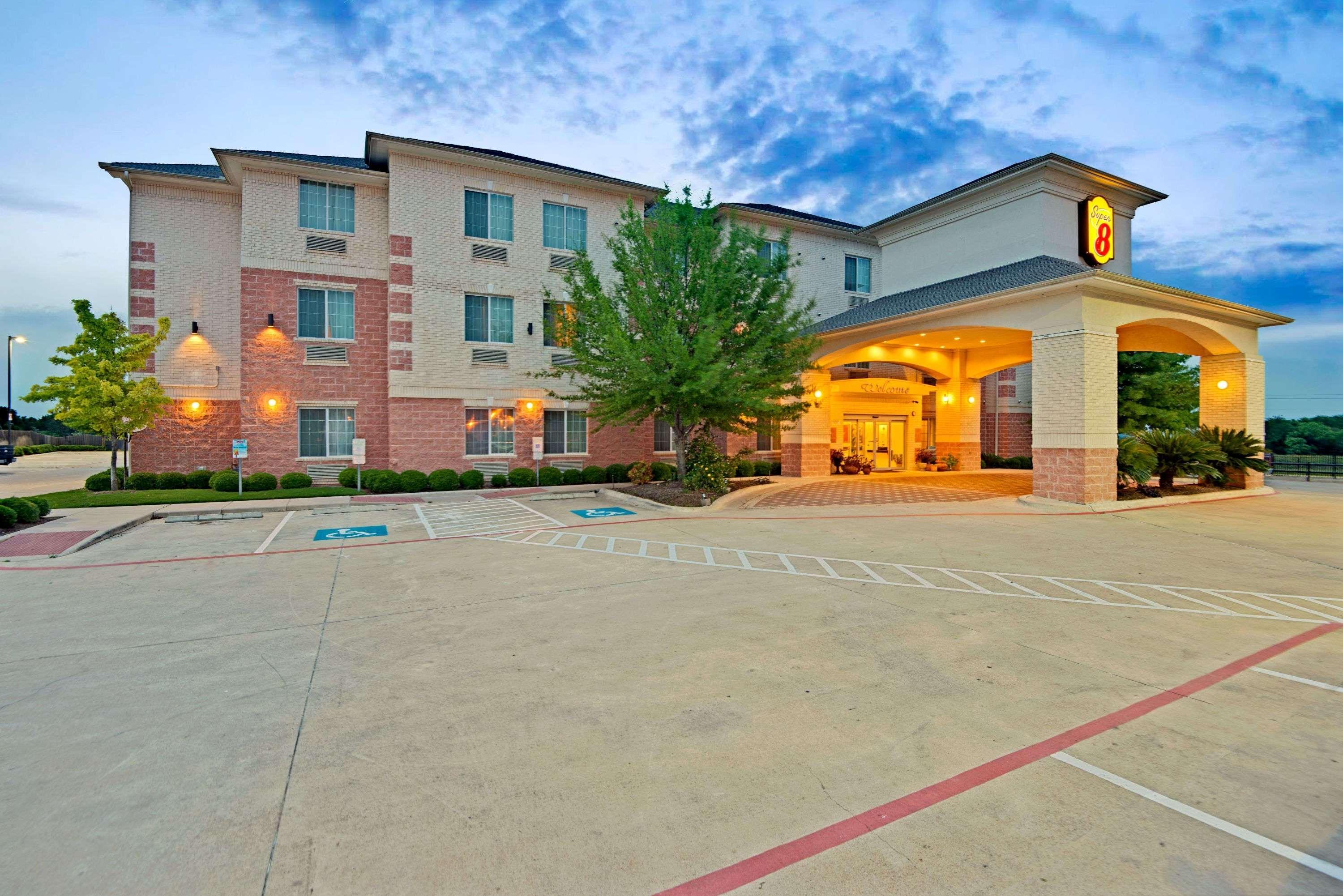 Super 8 By Wyndham Austin/Airport North Hotel Exterior photo