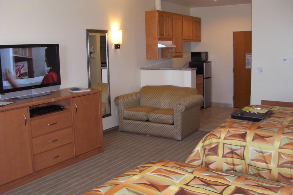 Super 8 By Wyndham Austin/Airport North Hotel Exterior photo